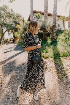 Flower Dresses Outfit, Outfits With Striped Shirts, Floral Dress Outfits, Church Fits, Church Outfit, Us Fashion, Modest Style, Modest Fits, Trendy Mom