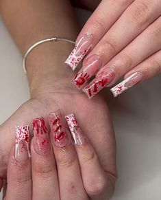 By @nailsbyjuliie_ Holloween Nails Idea, Blood Nails Design, Halloween Baddie Nails, Halloween Nails Scary, Spooky Nails Halloween, Blood Nails