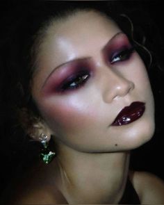 Alternative Drag Makeup, Red And Purple Makeup, Uncanny Makeup, Dark Purple Eye Makeup, Dark Purple Makeup, Badass Makeup, Met Gala Makeup, Cabaret Makeup, Gala Makeup