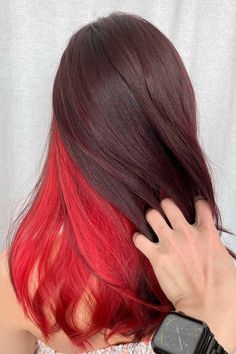 Grunge Red Hair, Red Hair Undercut, Red And Black Hair Ideas, Dye Hairstyles, Hair Color Combinations, Black Hair Ideas, Red Purple Hair, Peekaboo Hair Colors, Hair Color Mahogany