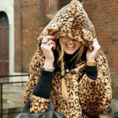 Fluffy Animal Print Jacket With Hoodie. Hooded Leopard Print Winter Outerwear, Hooded Leopard Print Outerwear For Fall, Fall Leopard Print Hooded Outerwear, Cheetah Print Outfit, Prints Ideas, Leopard Coat, Leopard Jacket, Quoi Porter, Leopard Fashion