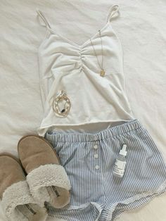 Coastal Summer Aesthetic Outfits, Coastal Style Clothing, Summer Pjs Aesthetic, Coastal Summer Outfits Aesthetic, Coastal Pjs, Costal Outfit Ideas, Costal Outfits Aesthetic, Beach Vacation Outfit Inspiration, Costal Summer Fits