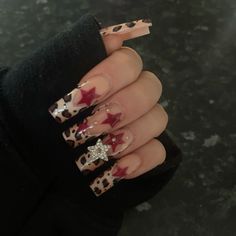 #leopardprintnails #leopardprint #stars #starnails #y2k #y2knails Y2k Nail Inspo Cheetah Print, Y2k Nails Cheetah, Brown Y2k Nails Acrylic, Alt Y2k Nails, Y2k Cheetah Print Nails, Medium Y2k Nails, Lepord Print Nails Design, Extra Long Nail Designs, Red And Cheetah Nails