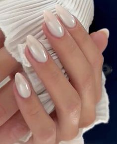 Nails Nude Chrome, Pearl Wedding Nails, Chrome White Nails, Nude Chrome, White Chrome Nails, Nail Dust, Chrome Nails Designs, Nails Nude, Light Nails