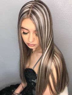 Warm Gray Hair, Hair Blonde Highlights Balayage, Blonde Highlights On Dark Hair, Hair Color Streaks, Hair Streaks, Dark Hair With Highlights, Brown Hair With Blonde Highlights, Gray Hair Highlights, Blonde Hair Looks