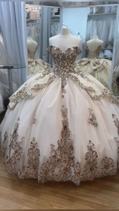 Sweet 16 Organza Ball Gown, Elegant Sleeveless Quinceanera Dress For Debutante Ball, Sweet 16 Princess Sleeveless Dress, Princess Style Organza Quinceanera Ball Gown, White Ball Gown For Sweet 16, Organza Ball Gown Quinceanera Dress For Sweet 16, Organza Quinceanera Ball Gown For Sweet 16, Princess Style Sleeveless Tulle Quinceanera Dress, Princess Style Sleeveless Quinceanera Gown