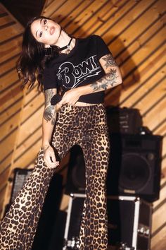 80s Rock Concert Outfits, Women Rock Star Outfit, Rocker Grunge Style, Vintage Rock And Roll Aesthetic Outfits, Rock Chick Outfits, Rock Style Girl, Rock Show Outfit, Glam Rock Outfit For Women, Glam Rock Style Outfits