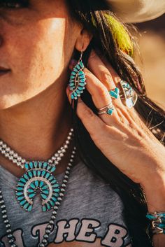 ✨ Get ready to elevate your style with these exquisite pieces crafted with love by the talented Loretta Delgarito in the USA. ✨ 🔮 Made with genuine turquoise and sterling silver, they radiate positive energy and bring a touch of magic to any outfit. ✨ 🇺🇸 By supporting Loretta's craftsmanship, you're not only investing in a beautiful accessory but also in the rich heritage of American artisans. 🌟 Feminine Jewelry, Beaded Earrings Native, Bead Embroidery Tutorial, Cowgirl Jewelry, Hand Necklace, Chic Earrings, Stylish Bracelet, Rose Quartz Ring, Style Savvy