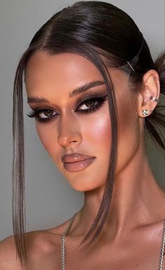 Commercial Makeup Looks, Bold Smokey Eye Makeup, Trending Makeup Looks 2023, Mocha Makeup Look, Glam Makeup Looks Dramatic, Mocha Makeup, Heavy Eye Makeup, Aesthetic Eye Makeup, Dramatic Makeup Looks