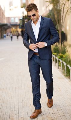 Terno Slim, Navy Blue Tuxedos, A Man In A Suit, Man In A Suit, Blue Tuxedos, Hello Fashion, Mens Fashion Smart, Mens Formal Wear, Mens Fashion Inspiration