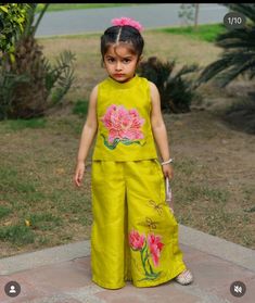 Traditional Dresses For Baby Girl, Kids Traditional Wear Indian, Kids Ethnic Wear, Girls Dresses Diy, Baby Clothes Patterns Sewing, Kids Wear Girls, Kids Blouse