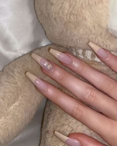 aesthetic nails girl couple matching cute adorable pretty stylish natural viral french tip nude creamish with a teddy bear on one nail jelly kind of look Kawaii Nails Long, Nail Jelly, Bear Nails, Bears Nails, Punk Nails, Aesthetic Nails, Nails Now, Girl Couple