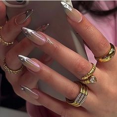 chrome french manicure Chvker Jewelry, Ombre Chrome Nails, Euphoria Nails, Chrome Nails Designs, Nail Jewels, Cake Inspo, Almond Shape Nails, Almond Nails Designs, Metallic Nails