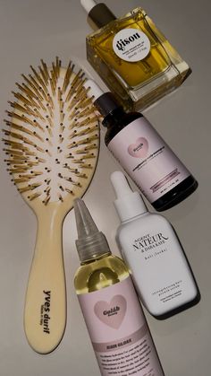 Taking care of your scalp is so important for healthy hair #beautyroutine #rosemaryhairoil #scalpoiling #haircareroutine #scalpcare #hairoiling #haircare #agentnateur #gisou #neginmirsalehi #sephora #violetgrey #hairbrush #cleangirlaesthetic #selfcare #spanight #everythingshower #beautyproducts #getreadywithme #aesthetic Taking Care Of Hair Aesthetic, Hair Care Aesthetic Black Woman, Hair Maintenance Aesthetic, Haircare Astethic, Scalp Massager Aesthetic, Aesthetic Hair Care Products, Haircare Products Aesthetic, Healthy Hair Aesthetic