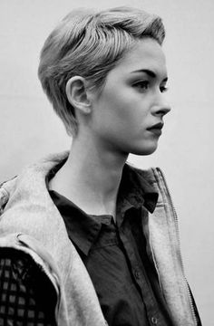 Short Hair Masculine, French Pixie Haircut, Hair Masculine, French Pixie, Funky Short Haircuts, Shaved Hair Women, Haircut Styles For Women, Pretty Hurts, Short Haircut Styles