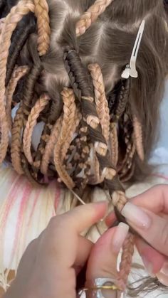 Dread Tutorial, Viking Dreads Women, Synthetic Dreads Diy, Dreads Diy, Dread Ideas, Festival Hair Braids, Synthetic Dreadlocks Extensions