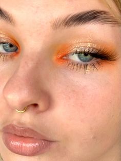 460 ideas de Maquillaje en 2022 | maquillaje de ojos, maquillaje de ojos creativos, maquillaje de ojos artistico Happy Makeup Looks, Inner Eye Pop Of Color, Cute Easy Makeup Looks Colorful, Fun Simple Eyeliner, Simple Fun Eye Makeup, Fun Graphic Eyeliner, Artsy Makeup Looks Aesthetic, Hippie Makeup Looks Boho Style, Hippie Eye Makeup