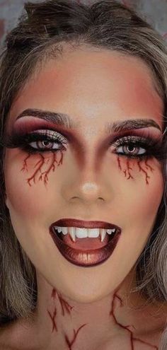 Maquillage Halloween Vampire, Vampire Makeup Ideas, Halloween Costumes Women Scary, Pelottava Halloween, Halloween Makeup Clown, Makeup Ideas For Halloween, Halloweenský Makeup