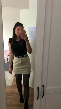 Mini Skirts With Tights, Thanksgiving Outfits Women, Aesthetic Overalls, Vsco Outfit, Trendy Overalls, Chic Style Inspiration, Thanksgiving Outfit Ideas, Gossip Girl Outfits, Cute Thanksgiving Outfits