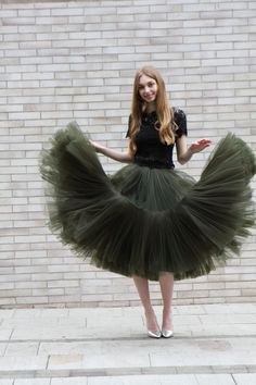 Elegant Green Tulle Skirt, Green Tulle Skirt For Party, Green Long Tulle Skirt, Green Full Ruffled Skirt, Green Ruffled Full Skirt, Fitted Green Tulle Skirt, Green Tiered Tulle Skirt, Skirt Photoshoot, Luxury Skirt