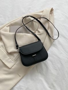 Beautiful Cute Purses Small Bags Aesthetic, Mini Crossbody Bag Outfit, Cute Purses For Teens, Black Sling Bag, Simple Purse, Small Black Purse, Sling Bags Women, Small Sling Bag, Crossbody Saddle Bag