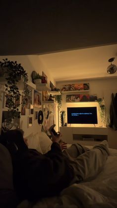 Mens Aesthetic Bedroom, Tv Wall Design Bedroom Floating Shelves, Cute Couple Room Ideas Bedrooms, Bedroom Ideas With Gaming Setup, Smaller Room Ideas Bedrooms, Room Inspiration Aesthetic Modern, Room With Tv Aesthetic, Bedroom Street Style, Men’s One Bedroom Apartment