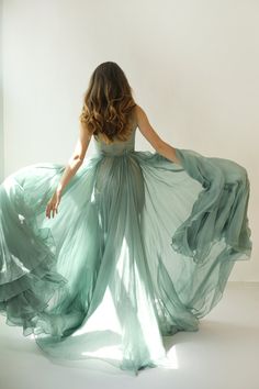 Airy chiffon gown in a beautiful turquoise hue Hippy Chic, Salwar Kamiz, Silk Chiffon Dress, Silk Gown, Chiffon Gown, Green Silk