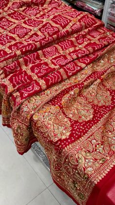 Gharchola Saree Blouse Design, Red Gharchola Saree, Gujarati Saree Look, Modest Saree, Rajasthani Saree, Bandhni Dupatta, Hand Embroidery Saree, Gharchola Saree, Gujarati Saree