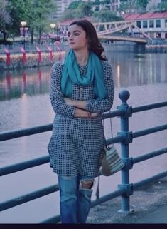 Jeans Kurti Style, Kurti Styling, Simple College Outfits, Kurti With Jeans, Simple Kurta Designs, Short Kurti, Simple Kurti Designs, Casual Indian Fashion