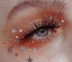 Orange Mermaid Aesthetic, Sun And Moon Costume, Disco Makeup, Pantone 2024, Fantasy Make-up, Color Durazno, Looks Hippie, Orange Eye Makeup, Rock Makeup