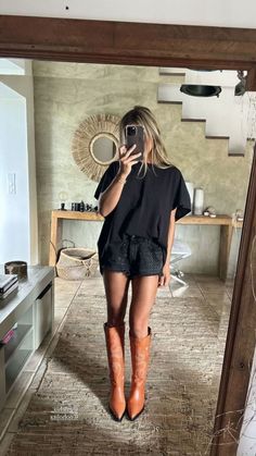 Casual Elegant Summer Outfits, Joshua Tree Wedding Guest Outfit, Cowgirl Boots Summer Outfit, Cowboy Style Outfits, Cowgirl Dress Outfits, Urban Cowgirl Outfits, Keinemusik Outfit, Chic Festival Outfits, Cowboy Boot Outfits Summer