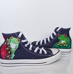 Personalized hand painted Frog shoes. Custom shoes with frogs, great gift for nature lovers. Acrylic paint on canvas shoes. Every size is possible. I use US size chart! Shoes are hand painted using High grade acrylic paint. I use a special textile paint designed to be flexible on fabric. The paint is water proof and fade proof. Prices depends on what model of shoes you will choose. Let me know the style and your shoe size upon ordering as well as what you want painted on them, and feel free to s Green Hand Painted High-top Sneakers, Hand Painted Canvas Shoes With Round Toe, Hand-painted Canvas Shoes With Round Toe, Hand Painted Round Toe Canvas Shoes, Hand Painted Casual Canvas Shoes, Frog Shoes, Woodland Shoes, Design Converse, Canvas Shoes Diy