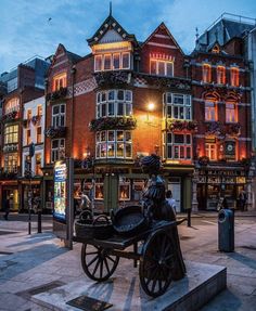 a statue is sitting in front of a building