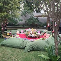 Outdoor Summer Party Decorations, Outdoor Sweet 16, Outdoor Summer Party, Outdoor Movie Party, Party Decorations Ideas, Summer Outdoor Decor, Backyard Movie, Summer Party Decorations, Garden Party Decorations