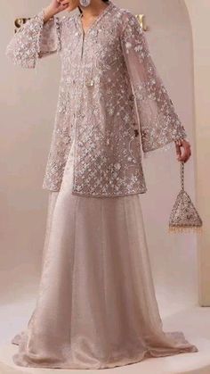 Eid Clothes Outfits, Eid Dress Designs Ideas, Simple Eid Outfits, Pakistani Dress Design Ideas, Dress Pakistani Style, Indian Sharara, Eid Dress Ideas, Eid Outfits Ideas, Party Wear Outfits