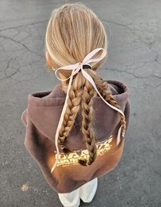 Blonde Girl Hairstyles, Preppy Fall Hairstyles, Braiding Aesthetic, Preppy Hair Styles, Hair Styles With Bow, Filler Photo Ideas, Hairstyles Bows, Summer Hair Ideas, Braids Blonde