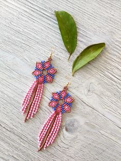 Pink mandala beaded fringe earrings seed bead earrings dangle boho earrings chandelier earrings native beaded earrings colorful beaded earrings ♥𝑇ℎ𝑒 𝑝𝑎𝑡𝑡𝑒𝑟𝑛 𝑜𝑓 𝑡ℎ𝑖𝑠 𝑒𝑎𝑟𝑟𝑖𝑛𝑔 𝑖𝑠 𝑖𝑛𝑠𝑝𝑖𝑟𝑒𝑑 𝑏𝑦 𝑡ℎ𝑒 𝑡𝑖𝑛𝑦 𝑐𝑜𝑙𝑜𝑟𝑓𝑢𝑙 𝑓𝑙𝑜𝑤𝑒𝑟𝑠 𝑜𝑓 𝑛𝑎𝑡𝑢𝑟𝑒 𝑎𝑛𝑑 𝑐𝑟𝑒𝑎𝑡𝑒𝑑 𝑏𝑦 𝐻𝑊𝐵𝑒𝑎𝑑𝐽𝑒𝑤𝑒𝑙𝑟𝑦. ♥𝑀𝑎𝑑𝑒 𝑢𝑠𝑖𝑛𝑔 𝑓𝑟𝑒𝑒ℎ𝑎𝑛𝑑 𝑏𝑒𝑎𝑑𝑖𝑛𝑔 𝑤𝑜𝑣𝑒𝑛 𝑡𝑒𝑐ℎ𝑛𝑖𝑞𝑢𝑒𝑠 𝑤𝑖𝑡ℎ 𝑠𝑡𝑟𝑜𝑛𝑔 𝑠𝑦𝑛𝑡ℎ𝑒𝑡𝑖𝑐 𝑡ℎ𝑟𝑒𝑎𝑑. ♥𝑇ℎ𝑒 𝑠𝑖𝑧𝑒 𝑜𝑓 𝑡ℎ Handmade Pink Southwestern Jewelry, Beaded Bohemian Drop Earrings, Bohemian Flower Earrings With Dangling Beads, Bohemian Flower Dangle Earrings For Summer, Handmade Bohemian Pink Flower Earrings, Handmade Pink Bohemian Flower Earrings, Bohemian Summer Flower Dangle Earrings, Handmade Chandelier Earrings With Round Beads For Festival, Traditional Pink Jewelry With Tiny Beads