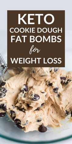 Keto chocolate chip cookie dough fat bombs. Made with cream cheese and swerve. These are the perfect keto sweet treat. Keto Chocolate Chip Cookie Dough, Keto Chocolate Chip Cookie, Keto Brownies, Keto Dessert Easy, Keto Fat, Keto Chocolate