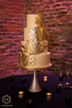 Gold art deco inspired 4-tier wedding cake for a romantic, moody winter wedding held at Clementine Hall in Nashville, Tennessee Tennessee Cake, Moody Winter Wedding, Speakeasy Wedding, Rodjendanske Torte, Art Deco Wedding Theme