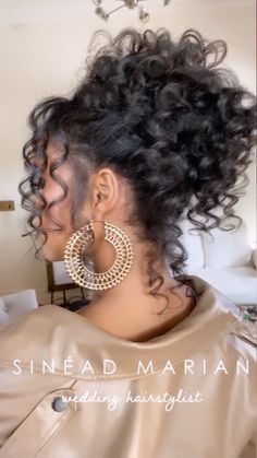 Curly Afro Updo Hairstyles, Natural Curl Upstyle, Messy Curly Updo Black Women, Curled Updo Black Women, Wedding Updo Natural Hair, Wand Curl Updo Hairstyles, Curly Updo Wedding Guest, Cocktail Hairstyles Curly Hair, Mid Length Curly Hair Updo