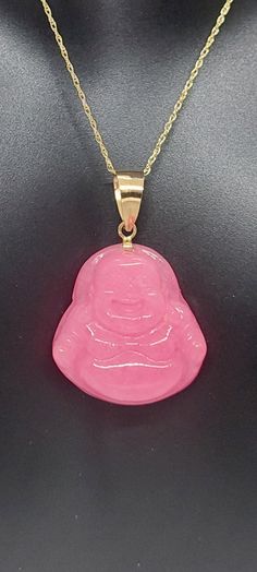 Barbie PINK Jade Buddha in 14k Yellow Gold Pendant / Necklace w/18 Inches yellow gold 14k Rope chain for a JADE LOVER. Lucky Buddha. Pendant 33mm x 24mm Buddha. PINK JADE. Product Info: -Pendant dimensions: 27mm x 18mm. -Metal: 14k -Finish: Yellow Gold -Stone: Barbie Pink Jade. -Chain Length: 18 Inches 14k Rope chain. -Nice Gift box is included. Pink 14k Gold Pendant Necklace, Fly Jewelry, Pink Buddha, Jade Accessories, Body Jewelry Diy, Custom Gold Jewelry, Crystal Jewelry Necklaces, Jade Buddha, Pink Jade