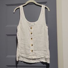 Like Brand New And From Non-Smoking Home. Casual White Buttoned Tank Top, Casual Button-up Tank Top For Day Out, White Button-up Tank Top For Spring, Casual Linen Tank Top With Button Closure, Summer Daytime Tops With Button Closure, Summer Tops With Button Closure For Daytime, California Outfits, Linen Tank Top, Linen Tank