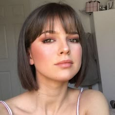 Brunette Bob Haircut, Latest Bob Hairstyles, Brunette Bob, Bob Hairstyles With Bangs, Cute Short Haircuts, Short Straight Hair, Cute Hairstyles For Short Hair, Short Hairstyle