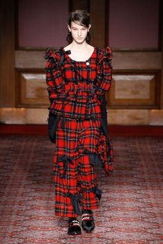 Punk Street Style, London Fashion Weeks, Fashion Week 2018, Lakme Fashion Week, Tokyo Fashion, Fashion 2018, Fashion Show Collection, Christmas Fashion, Historical Fashion