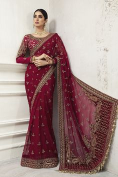 Latest Pakistani Wedding Maroon Red Saree Dress Red Sari, Saree Ideas, Designer Sarees Wedding, Red Bridal Dress, Fancy Sarees Party Wear, Saree Designs Party Wear, Maria B, Pakistani Bridal Dresses, Party Kleidung