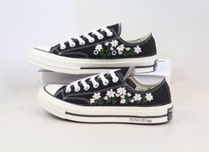 "Experience the art of hand embroidery on Converse embroidered shoes, a testament to meticulous craftsmanship."           Custom Converse Chuck Taylor Embroidered Chrysanthemum/ Chrysanthemum Embroidered Converse Low Tops/ Chrysanthemum Embroidered Shoes 💸 Price includes Converse Shoes and floral embroidery as shown 🌸 You can send me your Converse/Vans shoes or I can buy them for you. We stock all the Converse and Vans shoes you want, if you want other Converse/Vans shoes in the store, please Converse Haute, Converse Embroidery, Baskets Converse, Embroidered Sneakers, Custom Wedding Shoes, Bridal Sneakers, Embroidered Converse, Beach Wedding Shoes, Converse Low