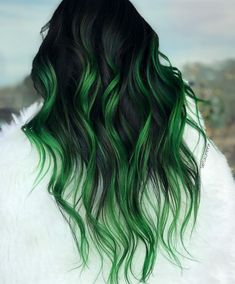 Green And Black Hair, Black And Green Hair, Edgy Hairstyles, Dark Green Hair, Green Hair Dye, Vivid Hair Color, Hair Color Unique