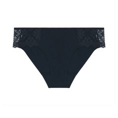 Simone Perele Escale is a delicate lace with graphic patterns combined with a fine knit for a comfortable everyday life. Modern and everyday. Style# 1C1720 Style: Panty Fabric: 8% Recycled Polyamide, 23% Elastane, 62% Polyamide, 7% Cotton Design: Mesh back with clean cut finish without seams for invisible wear. Fit and Tips: Machine wash at 30° delicate, in a washing net. No ironing. No bleaching. No tumble drying. No dry cleaning. Elegant Stretch Lace Bottoms, Elegant Bottoms With Delicate Lace And Stretch, Elegant Stretch Bottoms With Delicate Lace, Stretch Lace Bottoms For Loungewear, Feminine Lace Seamless Bottoms, Feminine Seamless Lace Bottoms, Elegant Lace Trim Brief Bottoms, Feminine Lace Lounge Bottoms, Elegant Lace Bottoms For Daywear