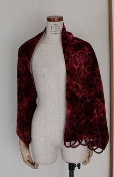 "Velvet Kimono Shawl Item no. KS-10 Only one available! This is a Gorgeous Rose pattern Red Velvet shawl. Good condition! Approximately Measurements : W : 42 cm L : 140 cm ＊ I am always happy to provide additional measurements or answer any questions you may have. However, the size is basically \"one-size-fits-all\". If your country is not on the list, Please contact us. Customers from EU / UK and all international customers The import tax of Europe is NOTABLY HIGH. BEFORE purchasing, PLEASE che Red Velvet Shawl, Red Haori, Japanese Jacket, Red Kimono, Velvet Shawl, Velvet Kimono, Shibori Silk, Rose Velvet, Vintage Japanese Kimono