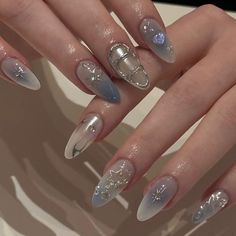 Cool Nail Inspo Spring, Wave To Earth Nails, Blue Grey Nails Design, Blue Nail Aesthetic, Y2k Blue Nails, Short Blue Nails With Design, Blue Nails With Gems, Silver Blue Nails